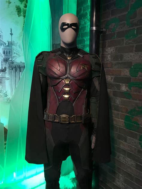 'Titans': DC Daily Offers Look at Robin's Suit, Reveals Amazing Detail