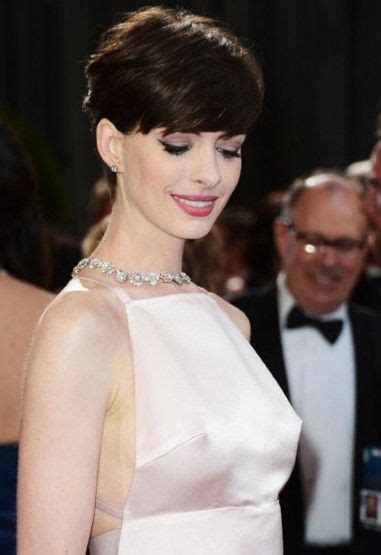 Anne Hathaway wore Prada Dress – 2013 Oscars