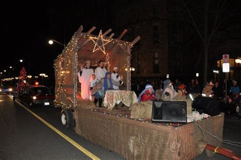 View source image | Christmas parade floats, Christmas parade, Parade float