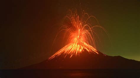 7 Gunung Berapi yang Masih Aktif di Indonesia, Ketahui Letaknya Yuk!