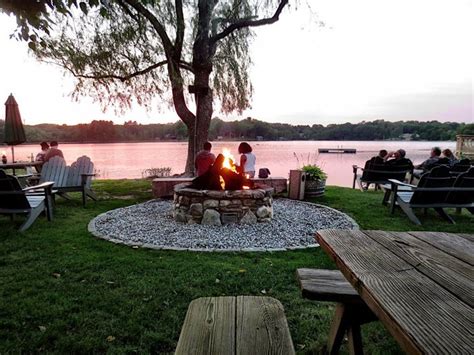 The Nordic Lodge Is A Seafood Buffet In Rhode Island Worth Visiting