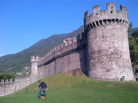 Grüezi Y'all!: Bellinzona - Castles, Castles & More Castles!