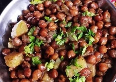 Chana chat Recipe by Kiara bhat - Cookpad