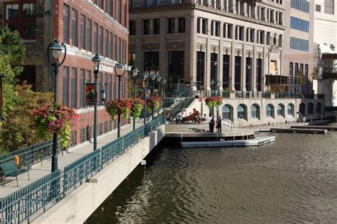 Milwaukee’s Riverwalk Earns Prestigious International Award » Urban ...