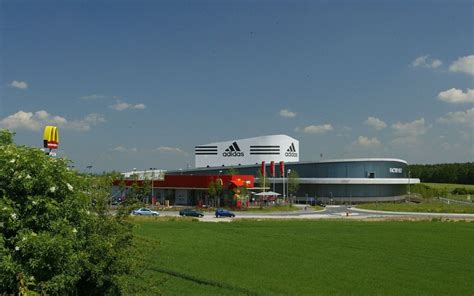 Kurzurlaub in Herzogenaurach - Shopping im Adidas Outlet