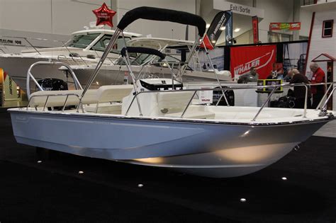 2018 Boston Whaler 170 Montauk Center Console Boat Review - BoatDealers.ca