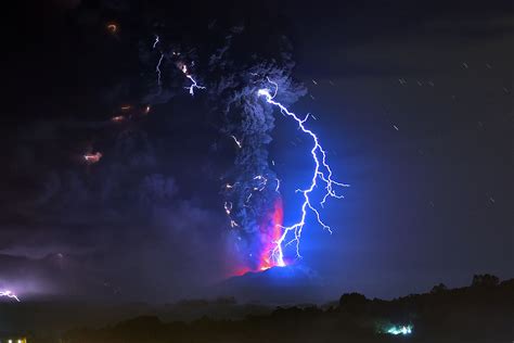 🔥 volcanic lightning strike 🔥 : r/NatureIsFuckingLit