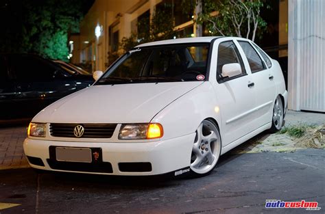 Polo Classic 1998 com rodas de Porsche e rebaixado | AutoCustom