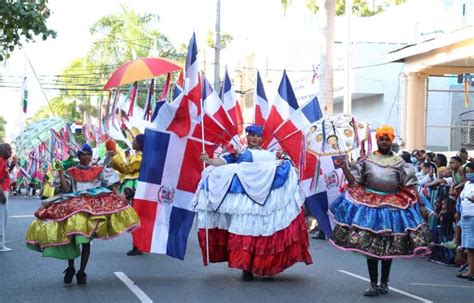 Abinader crea los Premios Anuales del Carnaval Dominicano - Diario Libre