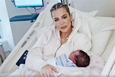 Khloe Kardashian's latest controversy: She poses with baby in hospital ...