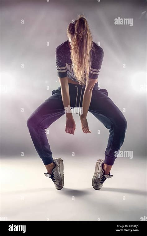 Female Hip Hop Dancer in Tip Toe Position with her Hair Covering her ...