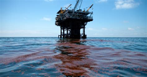 Remember the BP Oil Spill? These Cleanup Workers Are Still Suffering ...