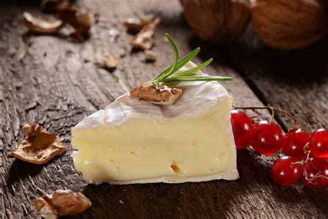 What Is Brie Cheese? A Complete Guide - Nutrition Advance