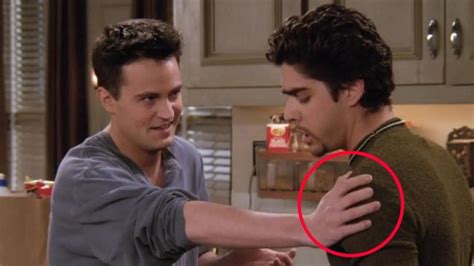 ‘Friends’ fans spot Matthew Perry is missing part of his finger in old episodes | Gold Coast ...