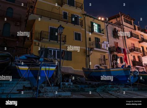 Fishing boats italy hi-res stock photography and images - Alamy