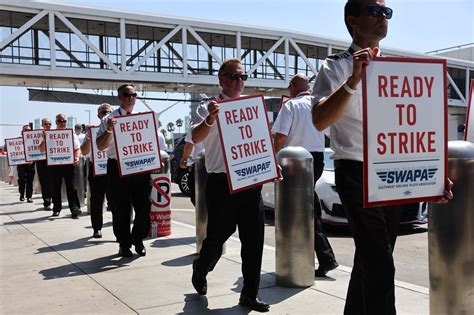 Southwest Airlines Reaches Deal With Pilots Union - The New York Times