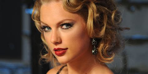 20 Different Ways Taylor Swift Has Worn Red Lipstick | HuffPost