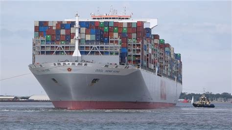 Felixstowe Dockers: Previous worlds largest OOCL Hong Kong breaks away then swings to depart ...