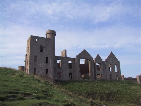 Slaines Castle, Cruden Bay © Sarah Charlesworth cc-by-sa/2.0 :: Geograph Britain and Ireland