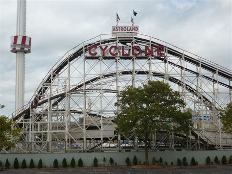 Free Stock Photo 6673 Cyclone rollercoaster ride | freeimageslive