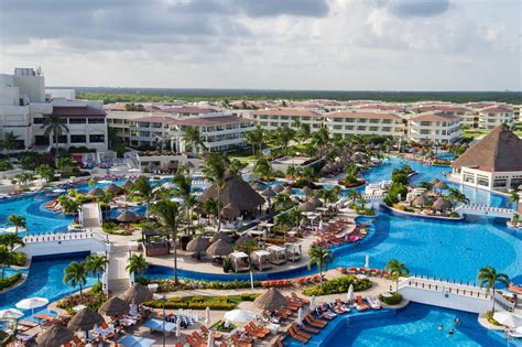 The Pros, Cons, and Everything Else You Need to Know About the Most Popular Cancun Resort on ...