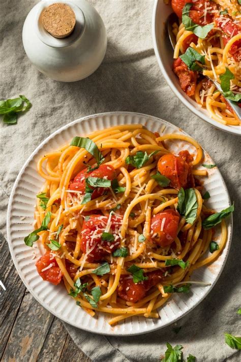 20 Best Bucatini Recipes (+ Easy Pasta Dishes) - Insanely Good