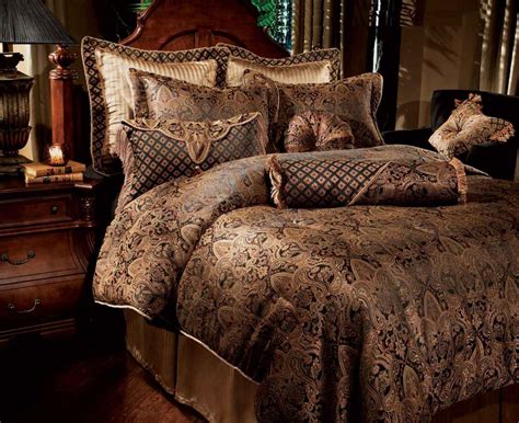 Pin by Liliana Amarilla on Colchas de lujo | Luxury bedding sets, Bed ...