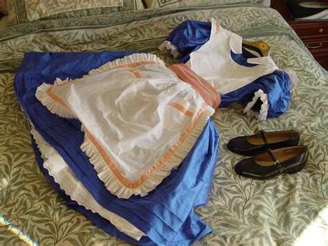 File:Alice in Wonderland dress.jpg - Wikimedia Commons