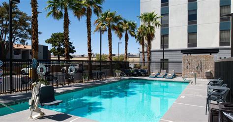 Hampton Inn & Suites Las Vegas Airport from S$ 121. Las Vegas Hotel Deals & Reviews - KAYAK