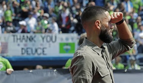 Sticking to form, Clint Dempsey keeps his Sounders retirement ceremony ...