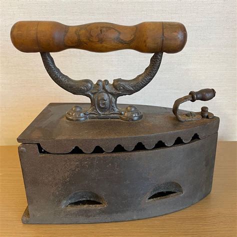 Antique Iron - Sad Iron, Hobbies & Toys, Memorabilia & Collectibles, Vintage Collectibles on ...