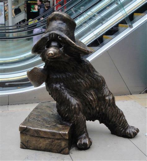 Paddington Bear Statue at Paddinton Station | Paddington bear, Bear statue, Bear art