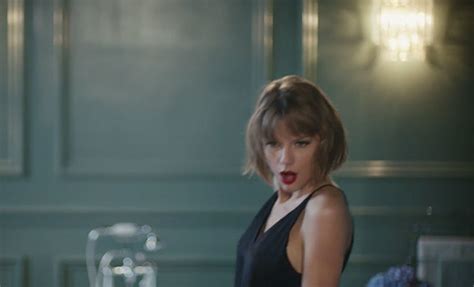 Taylor Swift's New Apple Ad Makes Us Feel Like Everything, Everything ...