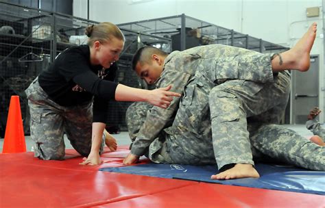 Taking it to the mat: 1st BCT Soldiers knock out combatives training ...