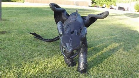 Toothless costume overview Just saw this posted on Epbot, one of the most awesome costumes I've ...