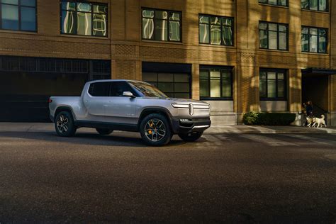 Rivian R1T Unveiled, is a Futuristic All-Electric Truck with a 400-Mile ...