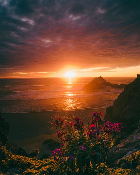 Dramatic sunset. Ocean Beach, San Francisco.[3926 x 4907][OC] : r/EarthPorn