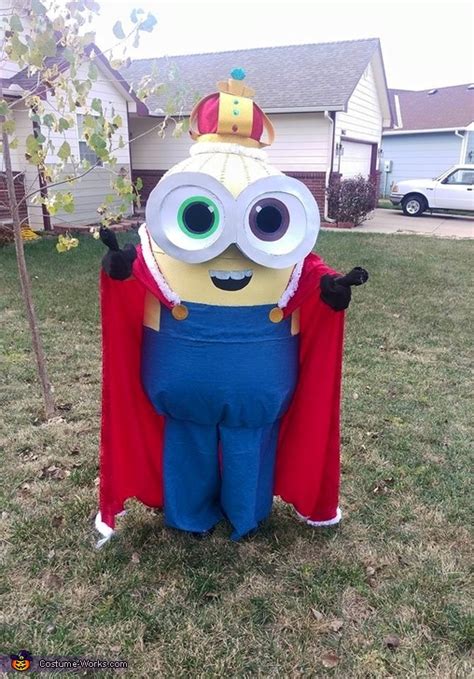 King Bob the Minion Costume | DIY Tutorial - Photo 4/7