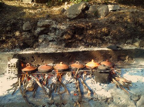 File:Md.Boualam Tajine,Outdoor cooking.jpg - Wikimedia Commons