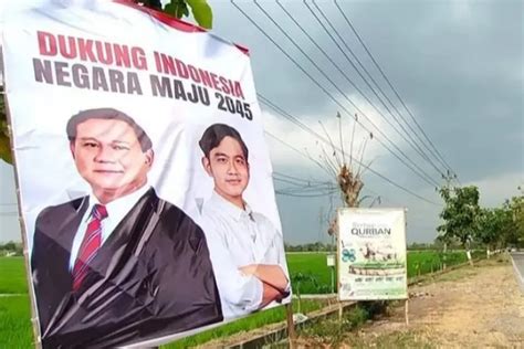 Pemasangan Baliho Prabowo Gibran Diduga Libatkan Polisi, Pengamat ...