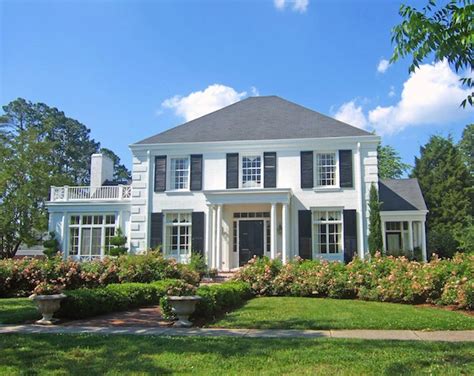 What is a Colonial House? Key Style Features to Watch | Prevu