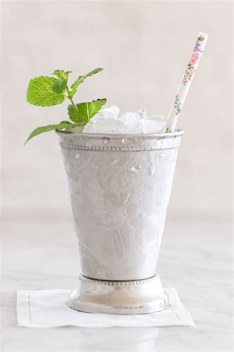 Easy Mint Julep Recipe - Sugar and Charm