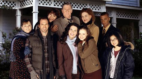 'Gilmore Girls' Revival: See Stars Hollow Brought Back to Life in New Set Photos | Hollywood ...