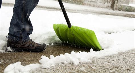 How to Prevent a Back Injury from Shoveling Snow | Lifemoves