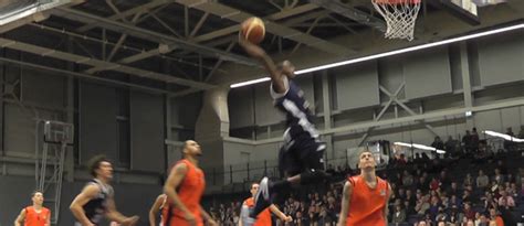 Donald Robinson PUNCHES Dunk vs Mersey! - Hoopsfix.com