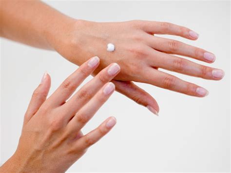 8 Best Ways to Get Rid of Extremely Dry Skin on Hands