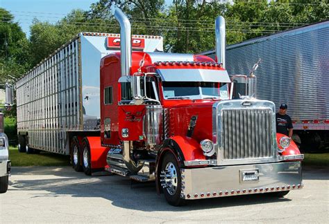 Semitrckn — Peterbilt custom 379 bull hauler