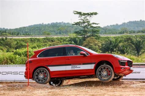 Can You Take A Porsche Cayenne Off-Road? - Reviews - Carlist.my