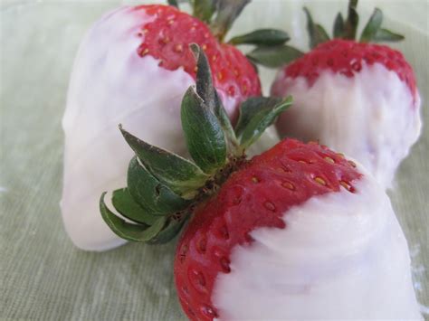 White Chocolate Dipped Strawberries | Bebe Love Okazu