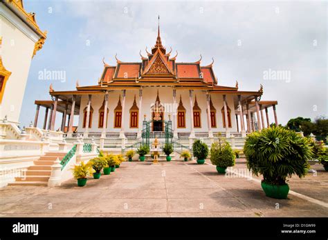 Emerald buddha hi-res stock photography and images - Alamy